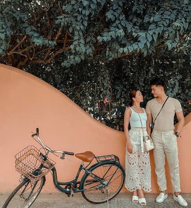 Check nhanh 6 quy tắc diện tất để không phạm lỗi chết người này của Lâm Bảo Châu! - Ảnh 1. Check nhanh 6 quy tắc diện tất để không phạm lỗi chết người này của Lâm Bảo Châu! - Ảnh 1.