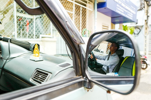 Chàng trai “trốn” bố mẹ để đi lái xe cứu thương: “Chỉ cần sớm một giây là cứu được một mạng người nên mình phải luôn sẵn sàng” - Ảnh 2. Chàng trai “trốn” bố mẹ để đi lái xe cứu thương: “Chỉ cần sớm một giây là cứu được một mạng người nên mình phải luôn sẵn sàng” - Ảnh 2.