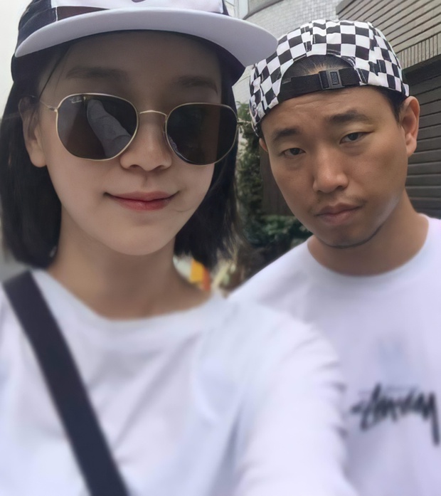 Style thời trang lên hương của bà xã Kang Gary khiến fan khăng khăng đây là idol còn Mực ca chỉ là quản lý! - Ảnh 5. Style thời trang lên hương của bà xã Kang Gary khiến fan khăng khăng đây là idol còn Mực ca chỉ là quản lý! - Ảnh 5.
