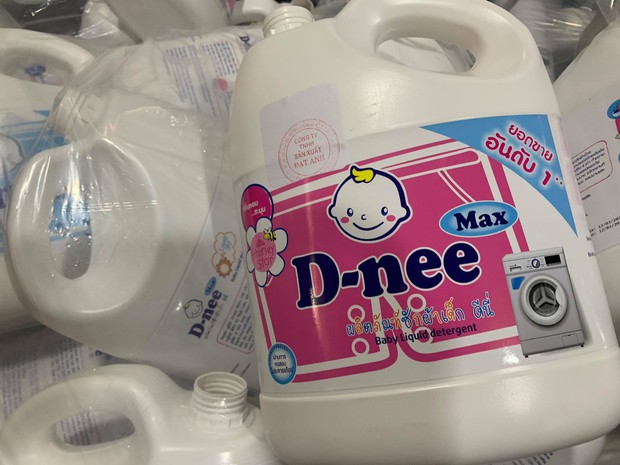 Hà Nội: Đột kích xưởng sản xuất quy mô lớn giả nhãn hiệu nước giặt Dnee - Ảnh 3. Hà Nội: Đột kích xưởng sản xuất quy mô lớn giả nhãn hiệu nước giặt Dnee - Ảnh 3.