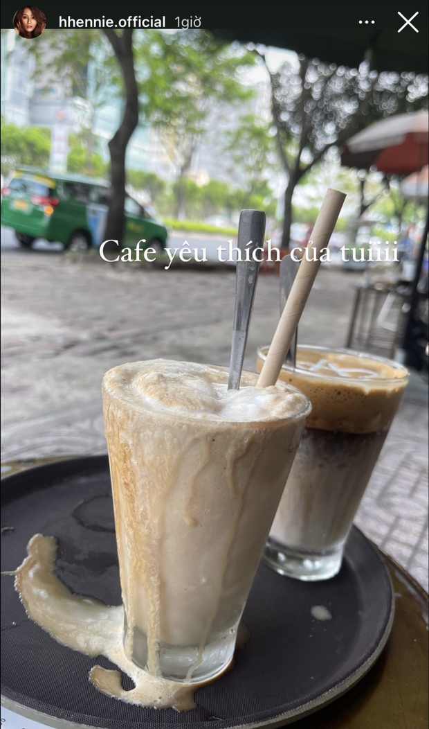 Xem cách HHen Niê chụp ảnh món cà phê yêu thích, dân mạng trầm trồ vì sự dễ tính và thoải mái của Hoa hậu - Ảnh 2. Xem cách HHen Niê chụp ảnh món cà phê yêu thích, dân mạng trầm trồ vì sự dễ tính và thoải mái của Hoa hậu - Ảnh 2.