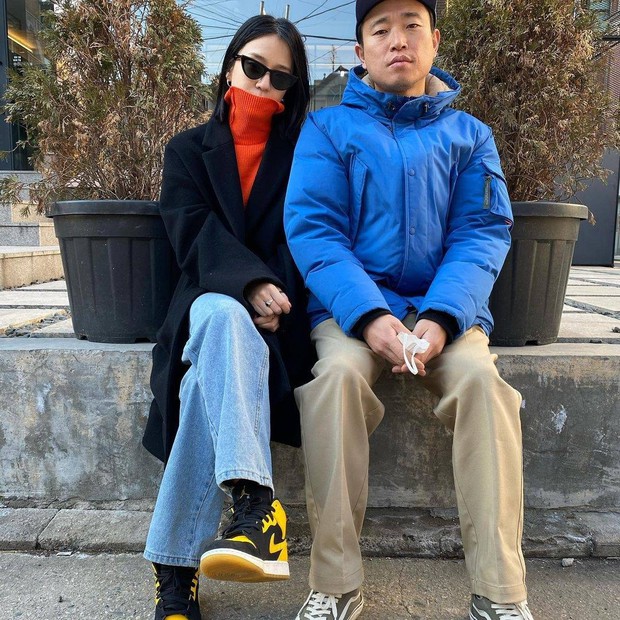 Style thời trang lên hương của bà xã Kang Gary khiến fan khăng khăng đây là idol còn Mực ca chỉ là quản lý! - Ảnh 3. Style thời trang lên hương của bà xã Kang Gary khiến fan khăng khăng đây là idol còn Mực ca chỉ là quản lý! - Ảnh 3.