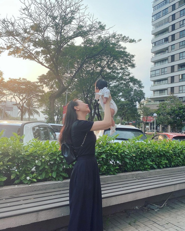 Đàm Thu Trang lên đồ đơn giản mà ngày càng trẻ trung và thời thượng, đôi khi còn xịn như gái Hàn - Ảnh 3. Đàm Thu Trang lên đồ đơn giản mà ngày càng trẻ trung và thời thượng, đôi khi còn xịn như gái Hàn - Ảnh 3.