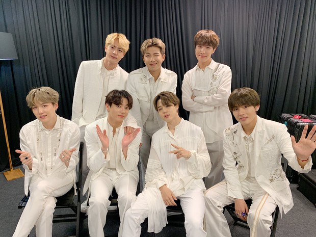 BTS đánh úp tung bộ hình ngầu xỉu trước thềm comeback, fan lại chuẩn bị cháy túi rồi đây! - Ảnh 16.