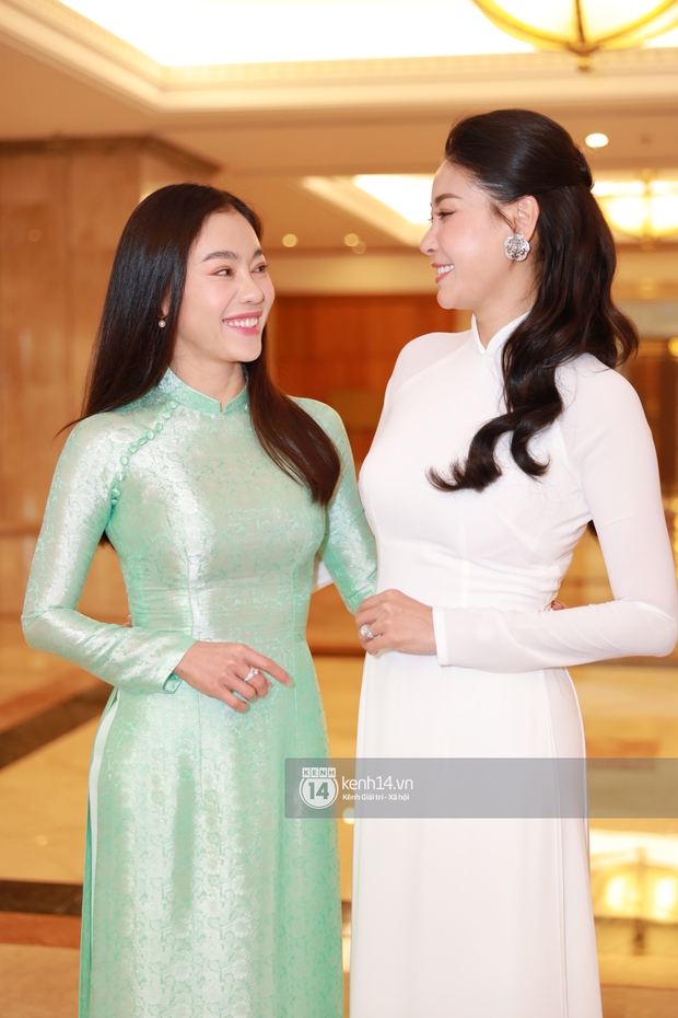 Sự kiện quy tụ dàn hậu đình đám Vbiz: Đỗ Mỹ Linh đẹp nền nã, Đỗ Thị Hà có lép vế khi chung khung hình với Lương Thuỳ Linh? - Ảnh 22. Sự kiện quy tụ dàn hậu đình đám Vbiz: Đỗ Mỹ Linh đẹp nền nã, Đỗ Thị Hà có lép vế khi chung khung hình với Lương Thuỳ Linh? - Ảnh 22.
