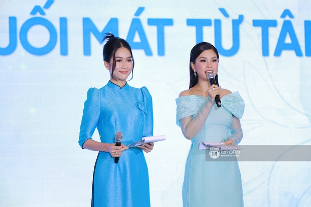 Sự kiện quy tụ dàn hậu đình đám Vbiz: Đỗ Mỹ Linh đẹp nền nã, Đỗ Thị Hà có lép vế khi chung khung hình với Lương Thuỳ Linh? - Ảnh 26. Sự kiện quy tụ dàn hậu đình đám Vbiz: Đỗ Mỹ Linh đẹp nền nã, Đỗ Thị Hà có lép vế khi chung khung hình với Lương Thuỳ Linh? - Ảnh 26.
