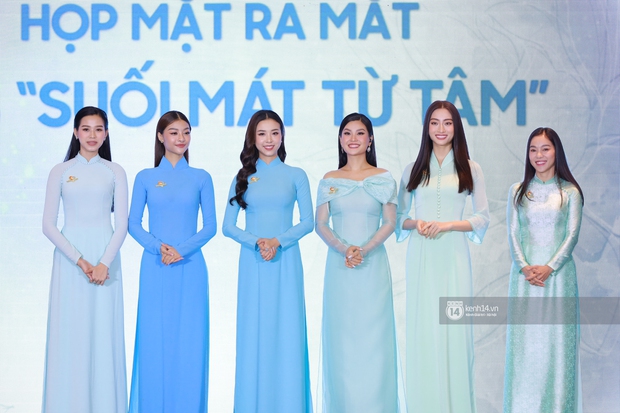 Sự kiện quy tụ dàn hậu đình đám Vbiz: Đỗ Mỹ Linh đẹp nền nã, Đỗ Thị Hà có lép vế khi chung khung hình với Lương Thuỳ Linh? - Ảnh 28. Sự kiện quy tụ dàn hậu đình đám Vbiz: Đỗ Mỹ Linh đẹp nền nã, Đỗ Thị Hà có lép vế khi chung khung hình với Lương Thuỳ Linh? - Ảnh 28.