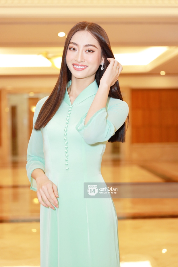 Sự kiện quy tụ dàn hậu đình đám Vbiz: Đỗ Mỹ Linh đẹp nền nã, Đỗ Thị Hà có lép vế khi chung khung hình với Lương Thuỳ Linh? - Ảnh 6. Sự kiện quy tụ dàn hậu đình đám Vbiz: Đỗ Mỹ Linh đẹp nền nã, Đỗ Thị Hà có lép vế khi chung khung hình với Lương Thuỳ Linh? - Ảnh 6.