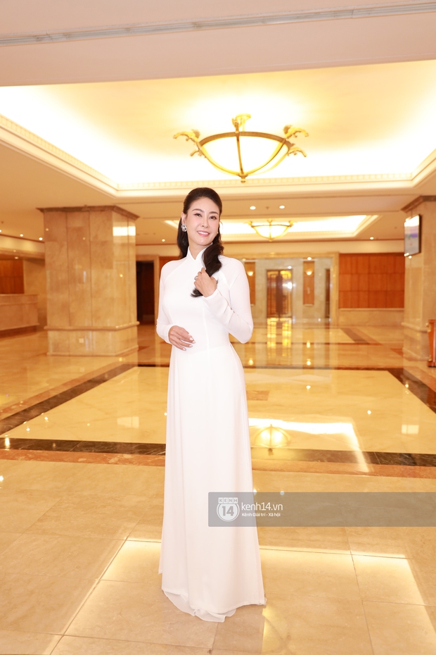 Sự kiện quy tụ dàn hậu đình đám Vbiz: Đỗ Mỹ Linh đẹp nền nã, Đỗ Thị Hà có lép vế khi chung khung hình với Lương Thuỳ Linh? - Ảnh 20. Sự kiện quy tụ dàn hậu đình đám Vbiz: Đỗ Mỹ Linh đẹp nền nã, Đỗ Thị Hà có lép vế khi chung khung hình với Lương Thuỳ Linh? - Ảnh 20.