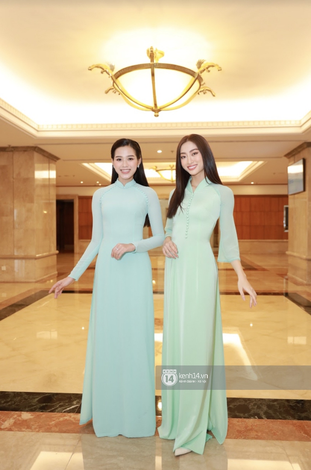 Sự kiện quy tụ dàn hậu đình đám Vbiz: Đỗ Mỹ Linh đẹp nền nã, Đỗ Thị Hà có lép vế khi chung khung hình với Lương Thuỳ Linh? - Ảnh 2. Sự kiện quy tụ dàn hậu đình đám Vbiz: Đỗ Mỹ Linh đẹp nền nã, Đỗ Thị Hà có lép vế khi chung khung hình với Lương Thuỳ Linh? - Ảnh 2.
