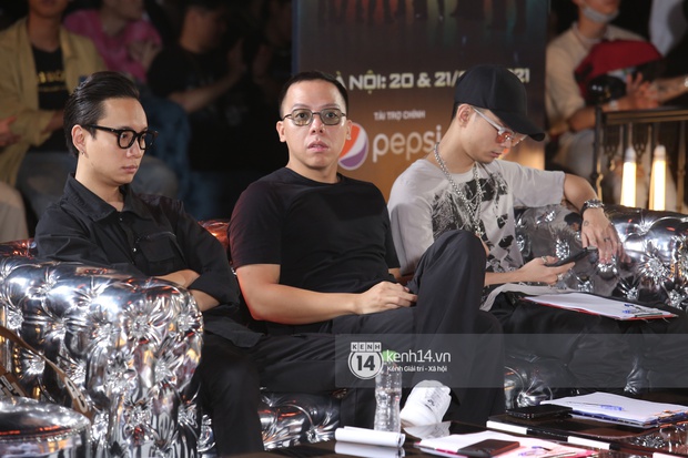 Độc quyền: Bộ 3 giám khảo Touliver, Rhymastic, JustaTee tập trung cao độ tại vòng casting Rap Việt miền Bắc - Ảnh 5.