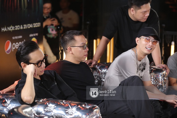 Độc quyền: Bộ 3 giám khảo Touliver, Rhymastic, JustaTee tập trung cao độ tại vòng casting Rap Việt miền Bắc - Ảnh 4.