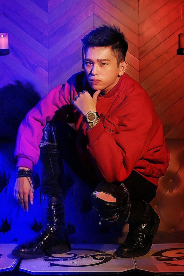 B Ray lên tiếng về tin đồn ngồi ghế giám khảo Rap Việt: Ban đầu thì đùa nhưng giờ kêu làm không công cũng nhận? - Ảnh 3.
