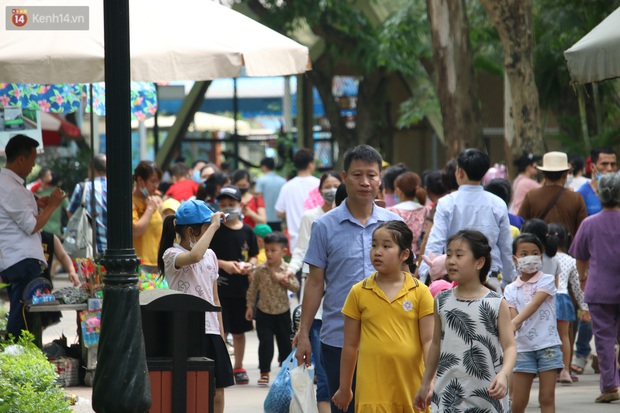 Hà Nội: Nhiều gia đình đưa con đổ về công viên Thủ Lệ vui chơi dịp nghỉ lễ Giỗ Tổ Hùng Vương - Ảnh 1.