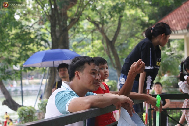 Hà Nội: Nhiều gia đình đưa con đổ về công viên Thủ Lệ vui chơi dịp nghỉ lễ Giỗ Tổ Hùng Vương - Ảnh 9.
