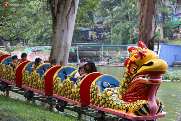 Hà Nội: Nhiều gia đình đưa con đổ về công viên Thủ Lệ vui chơi dịp nghỉ lễ Giỗ Tổ Hùng Vương - Ảnh 8.