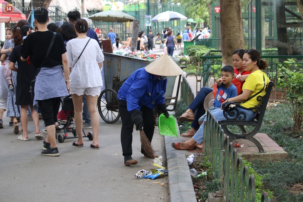 Hà Nội: Nhiều gia đình đưa con đổ về công viên Thủ Lệ vui chơi dịp nghỉ lễ Giỗ Tổ Hùng Vương - Ảnh 16.