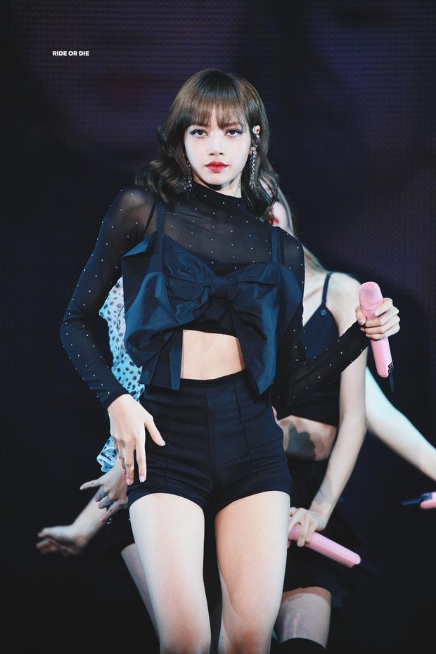 Chuyên nghiệp là thế nhưng Lisa cũng có lúc quên bài, ấp a ấp úng bị hội chị em BLACKPINK chọc quê - Ảnh 4.