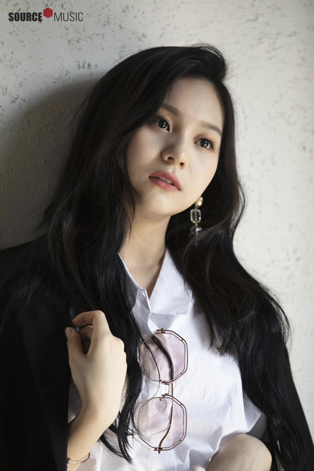 Mới ngày nào bị chê là nữ idol xấu nhất lịch sử, Umji (GFRIEND) đã lột xác ngỡ ngàng nức nở, đẹp như quý tộc châu Âu - Ảnh 8. Mới ngày nào bị chê là nữ idol xấu nhất lịch sử, Umji (GFRIEND) đã lột xác ngỡ ngàng nức nở, đẹp như quý tộc châu Âu - Ảnh 8.