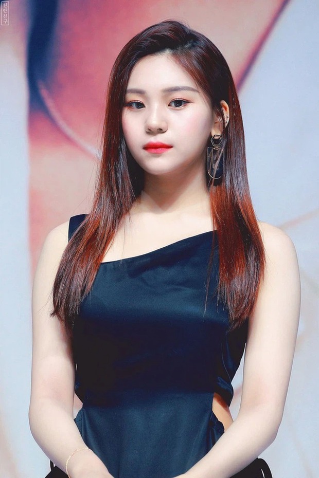 Mới ngày nào bị chê là nữ idol xấu nhất lịch sử, Umji (GFRIEND) đã lột xác ngỡ ngàng nức nở, đẹp như quý tộc châu Âu - Ảnh 6. Mới ngày nào bị chê là nữ idol xấu nhất lịch sử, Umji (GFRIEND) đã lột xác ngỡ ngàng nức nở, đẹp như quý tộc châu Âu - Ảnh 6.