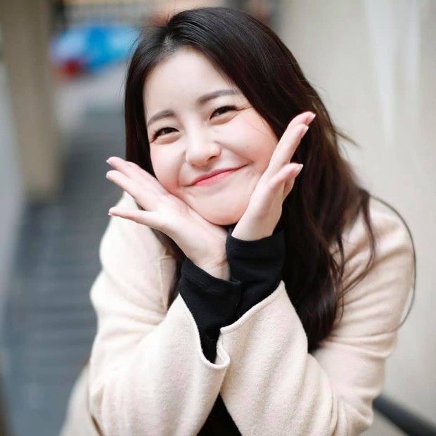 Hiện tượng ngực khủng lộ má bánh bao cưng xỉu, thế nhưng lại gây tranh cãi khi so với Jennie (BLACKPINK) - Ảnh 5. Hiện tượng ngực khủng lộ má bánh bao cưng xỉu, thế nhưng lại gây tranh cãi khi so với Jennie (BLACKPINK) - Ảnh 5.