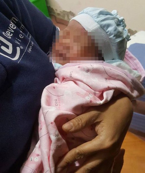 Hà Nội: Bé gái mới sinh bị bỏ rơi tại Trạm Y tế xã - Ảnh 1.