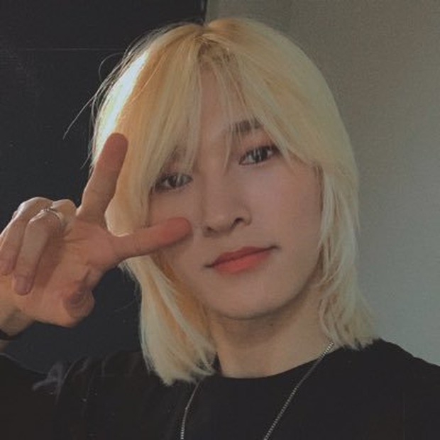 Idol Hàn Quốc nuôi tóc giấu mặt từ lúc debut, đến khi nổi tiếng muốn cắt tóc nhưng sợ fan không nhận ra - Ảnh 6.