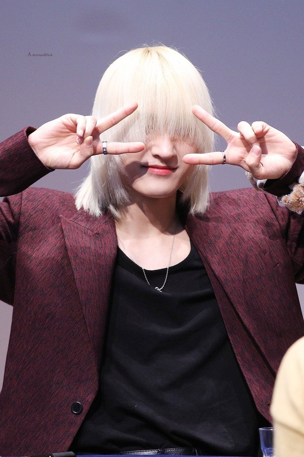 Idol Hàn Quốc nuôi tóc giấu mặt từ lúc debut, đến khi nổi tiếng muốn cắt tóc nhưng sợ fan không nhận ra - Ảnh 1.