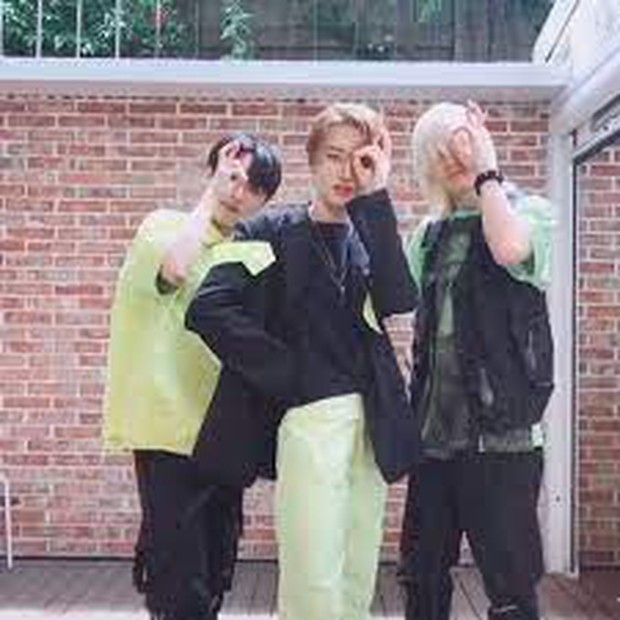 Idol Hàn Quốc nuôi tóc giấu mặt từ lúc debut, đến khi nổi tiếng muốn cắt tóc nhưng sợ fan không nhận ra - Ảnh 4.