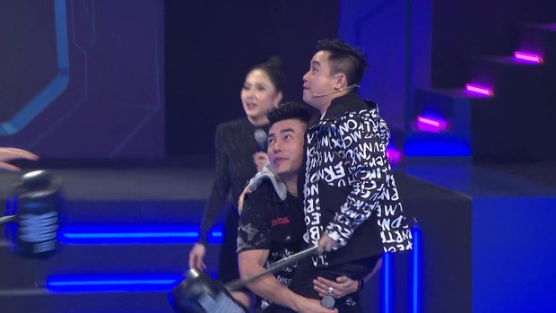 Lê Dương Bảo Lâm tích cực giúp đồng nghiệp chơi ăn gian vì... chiều cao hạn chế - Ảnh 4.