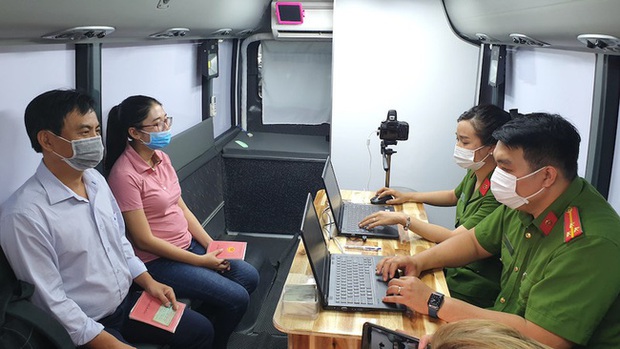 Tại sao người dân nên đi làm thẻ Căn cước công dân có gắn chíp trước ngày 1/7/2021? - Ảnh 1. Tại sao người dân nên đi làm thẻ Căn cước công dân có gắn chíp trước ngày 1/7/2021? - Ảnh 1.