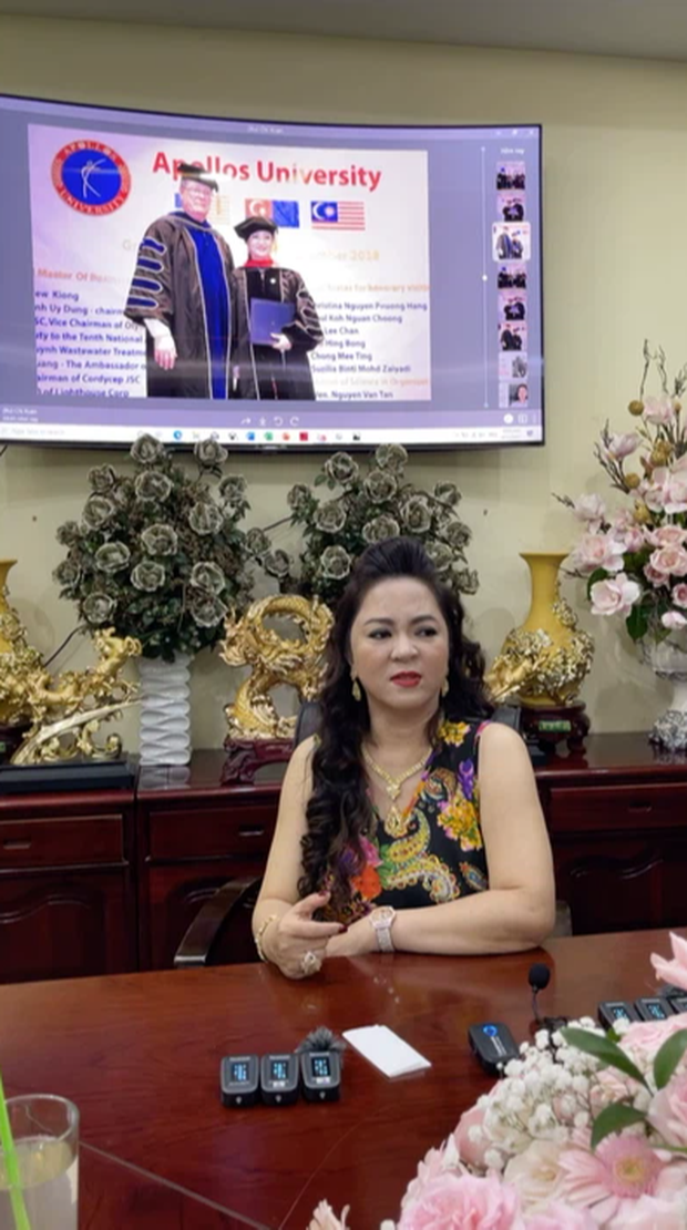 Hết Nathan Lee đến vợ Dũng lò vôi livestream đòi gặp đâu đánh đó với Trang Trần: Riết rồi như cái chợ trời! - Ảnh 2.