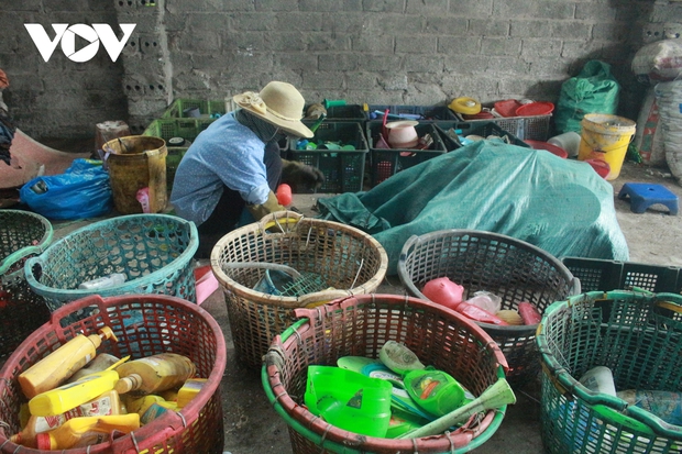 Ngạt thở vì ô nhiễm ở làng tái chế nhựa phế thải lớn nhất Hà Nội - Ảnh 7.