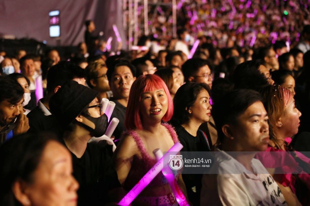Đông Nhi, Đức Phúc, Erik và loạt nghệ sĩ đang quẩy siêu nhiệt tình tại liveshow Mỹ Tâm - Ảnh 12. Đông Nhi, Đức Phúc, Erik và loạt nghệ sĩ đang quẩy siêu nhiệt tình tại liveshow Mỹ Tâm - Ảnh 12.