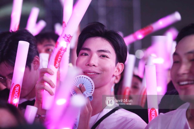 Đông Nhi, Đức Phúc, Erik và loạt nghệ sĩ đang quẩy siêu nhiệt tình tại liveshow Mỹ Tâm - Ảnh 7. Đông Nhi, Đức Phúc, Erik và loạt nghệ sĩ đang quẩy siêu nhiệt tình tại liveshow Mỹ Tâm - Ảnh 7.
