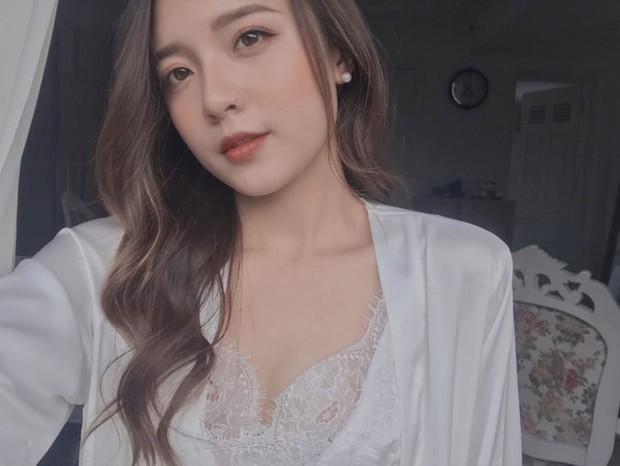 Sexy - Phong cách có dành cho những nữ MC Esports? - Ảnh 5.