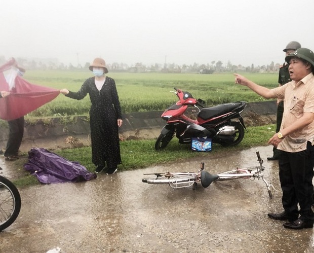 Thương tâm: Bé trai 10 tuổi bị sét đánh tử vong khi đạp xe từ trường về, chỉ còn cách nhà 200m - Ảnh 1.