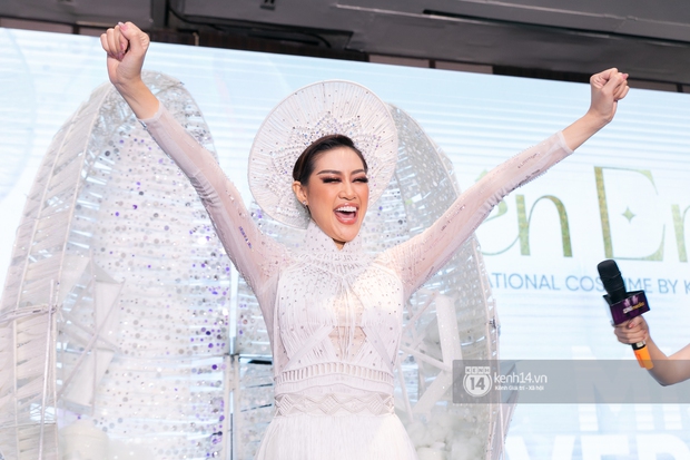 Clip: Khánh Vân công bố trang phục dân tộc sẽ mang sang Mỹ thi Miss Universe 2020 nhưng lại gây tranh cãi vì 1 chi tiết - Ảnh 6.
