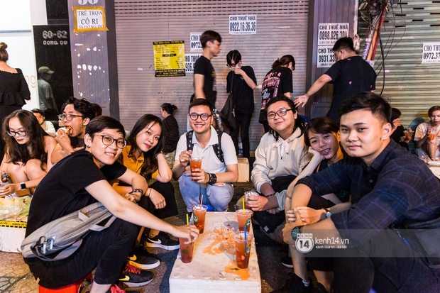 Ngồi trà dâu Đen Vâu ở Sài Gòn hóng chuyện: Giới trẻ quẹt Tinder mỏi tay, sẵn nghe 7749 cái drama showbiz - Ảnh 14. Ngồi trà dâu Đen Vâu ở Sài Gòn hóng chuyện: Giới trẻ quẹt Tinder mỏi tay, sẵn nghe 7749 cái drama showbiz - Ảnh 14.