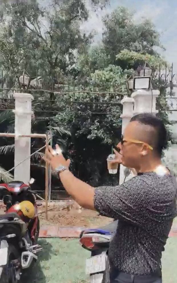 Ngọc Trinh ghé thăm lâu đài 1800m2 to vật vã của Vũ Khắc Tiệp, cầm cả xấp tiền phát cho 40 thợ xây chuẩn style nữ chủ tịch - Ảnh 11. Ngọc Trinh ghé thăm lâu đài 1800m2 to vật vã của Vũ Khắc Tiệp, cầm cả xấp tiền phát cho 40 thợ xây chuẩn style nữ chủ tịch - Ảnh 11.