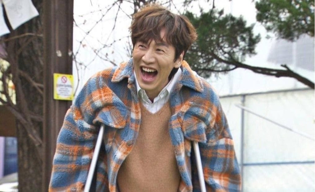 Jeon So Min vừa ăn mừng 4 năm vào Running Man thì Lee Kwang Soo lại thông báo rời show - Ảnh 3. Jeon So Min vừa ăn mừng 4 năm vào Running Man thì Lee Kwang Soo lại thông báo rời show - Ảnh 3.