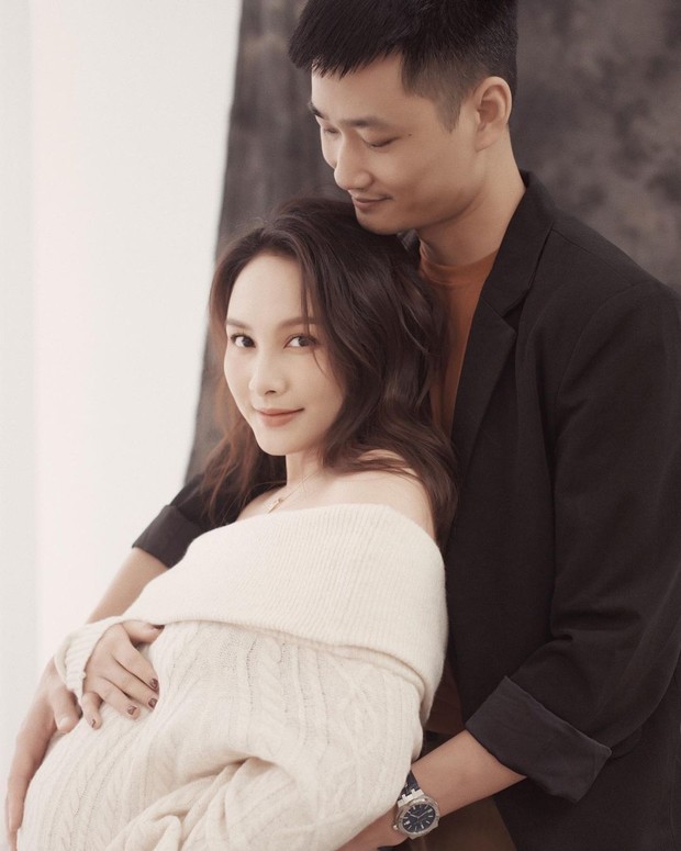 Bảo Thanh cho cá ăn mà xả mồi như quăng lựu đạn, dân mạng tưởng đâu chị có thù với cá hay gì! - Ảnh 1. Bảo Thanh cho cá ăn mà xả mồi như quăng lựu đạn, dân mạng tưởng đâu chị có thù với cá hay gì! - Ảnh 1.
