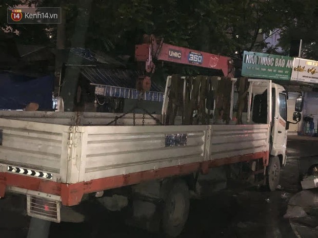 Cư dân chung cư hoang mang khi cả dàn điều hòa đổ sập xuống sân chơi trẻ em: Họ nói dịch vụ tòa nhà tốt nhất Mỹ Đình mà lại thế này đây - Ảnh 2. Cư dân chung cư hoang mang khi cả dàn điều hòa đổ sập xuống sân chơi trẻ em: Họ nói dịch vụ tòa nhà tốt nhất Mỹ Đình mà lại thế này đây - Ảnh 2.