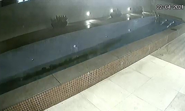 Video sập bể bơi dài 23m tại chung cư - Ảnh 1. Video sập bể bơi dài 23m tại chung cư - Ảnh 1.