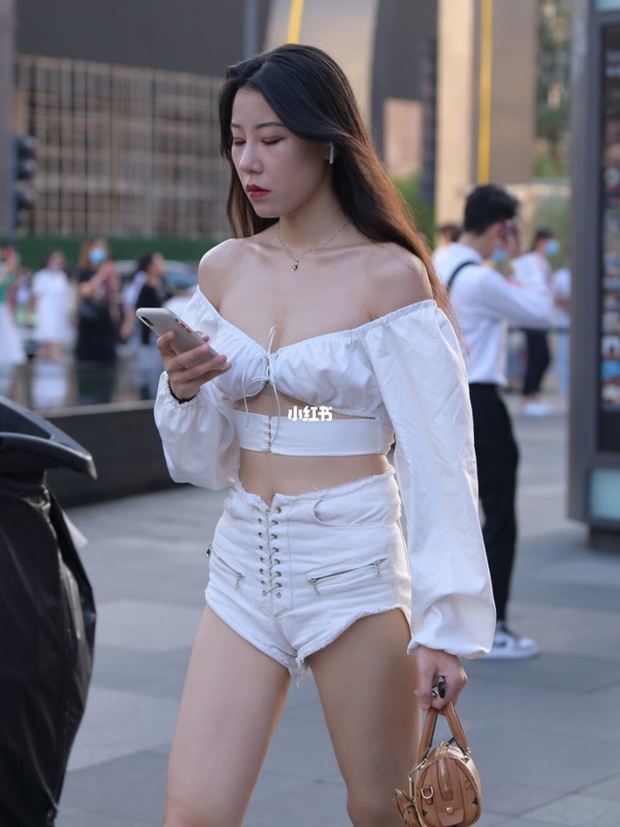Mùa Hè mặc quần ngắn mát mẻ thật, nhưng làm ơn tránh xa những chiếc quần shorts ác mộng thế này! - Ảnh 9. Mùa Hè mặc quần ngắn mát mẻ thật, nhưng làm ơn tránh xa những chiếc quần shorts ác mộng thế này! - Ảnh 9.