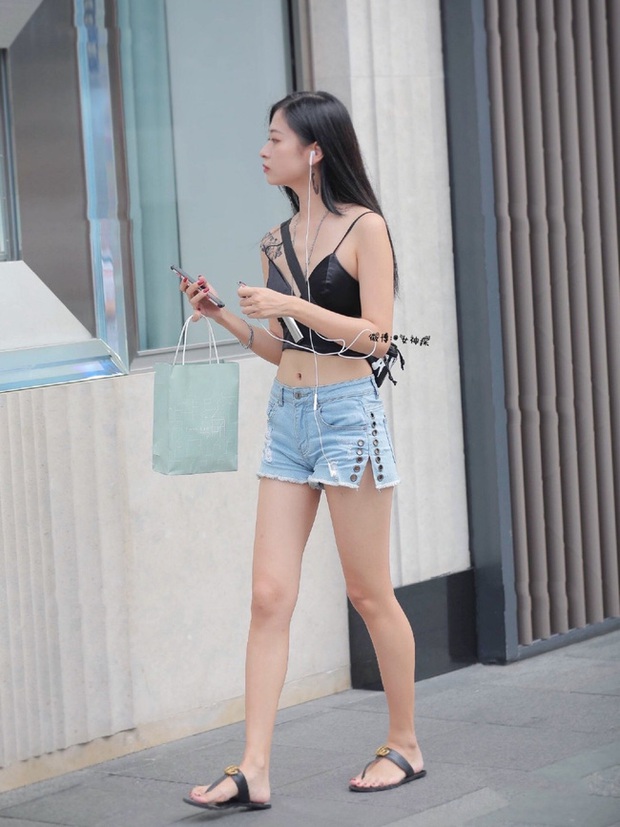 Mùa Hè mặc quần ngắn mát mẻ thật, nhưng làm ơn tránh xa những chiếc quần shorts ác mộng thế này! - Ảnh 4. Mùa Hè mặc quần ngắn mát mẻ thật, nhưng làm ơn tránh xa những chiếc quần shorts ác mộng thế này! - Ảnh 4.