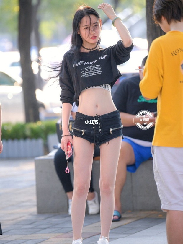 Mùa Hè mặc quần ngắn mát mẻ thật, nhưng làm ơn tránh xa những chiếc quần shorts ác mộng thế này! - Ảnh 7. Mùa Hè mặc quần ngắn mát mẻ thật, nhưng làm ơn tránh xa những chiếc quần shorts ác mộng thế này! - Ảnh 7.