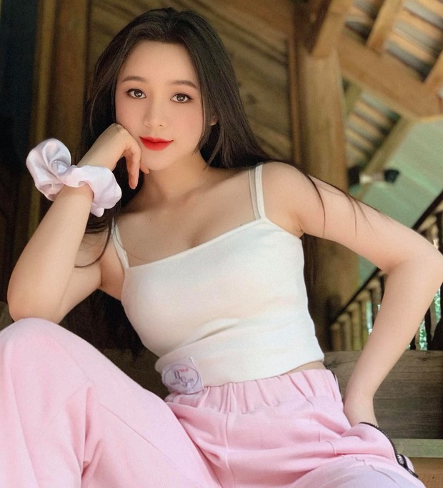Xinh đẹp như Quỳnh Kool nhưng vẫn bị Hồng Diễm thẳng thừng vạch trần 1 khuyết điểm lên MXH - Ảnh 3. Xinh đẹp như Quỳnh Kool nhưng vẫn bị Hồng Diễm thẳng thừng vạch trần 1 khuyết điểm lên MXH - Ảnh 3.