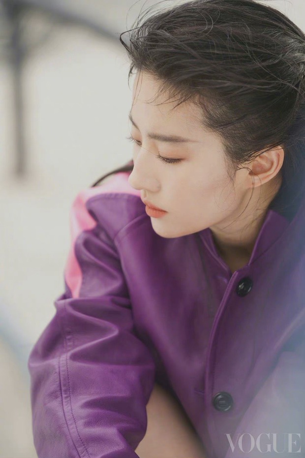 Thất vọng tràn trề vì ảnh tạp chí của Lưu Diệc Phi: Teaser đẹp mê li, lên bìa lại khiến Cnet ngã ngửa vì “đỡ” không nổi - Ảnh 2. Thất vọng tràn trề vì ảnh tạp chí của Lưu Diệc Phi: Teaser đẹp mê li, lên bìa lại khiến Cnet ngã ngửa vì “đỡ” không nổi - Ảnh 2.