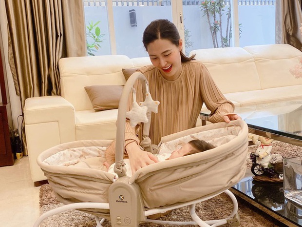 Đã qua cái thời bị mẹ dìm, ái nữ nhà Đông Nhi lên đồ điệu đà cưng xỉu: Thế này hỏi sao 80 nghìn cô chú u mê! - Ảnh 8. Đã qua cái thời bị mẹ dìm, ái nữ nhà Đông Nhi lên đồ điệu đà cưng xỉu: Thế này hỏi sao 80 nghìn cô chú u mê! - Ảnh 8.